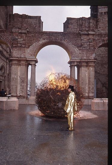 James Lee Byars. The palace of good luck