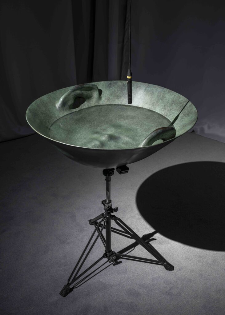 Opera "Pond Brain" di Jenna Sutela