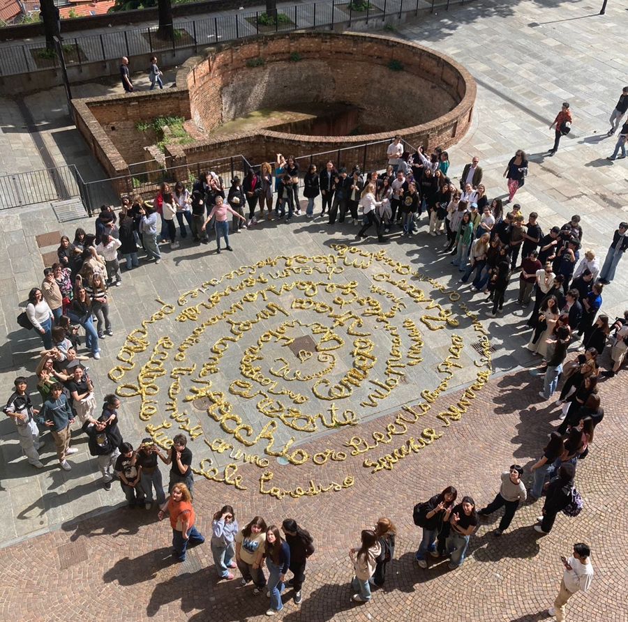 Filo lungo filo 2024. Holding the sun by the hand: the art of weaving