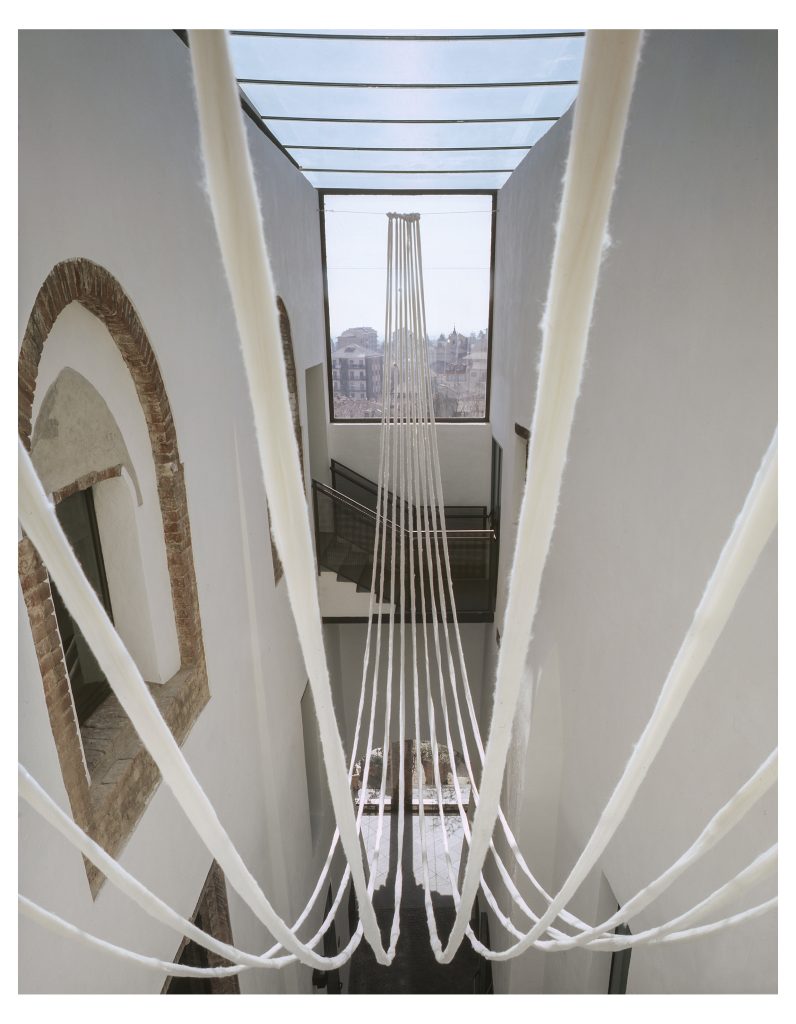 Cecilia Vicuña: El glaciar ido (The vanished glacier / Il ghiacciaio scomparso)